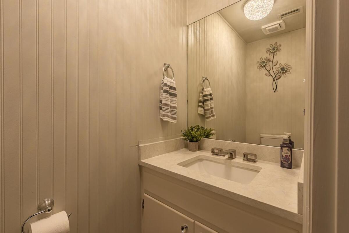 Elegant Townhome Retreat With King Bed Near I-10, Capitol, Fsu & Famu Tallahassee Bagian luar foto