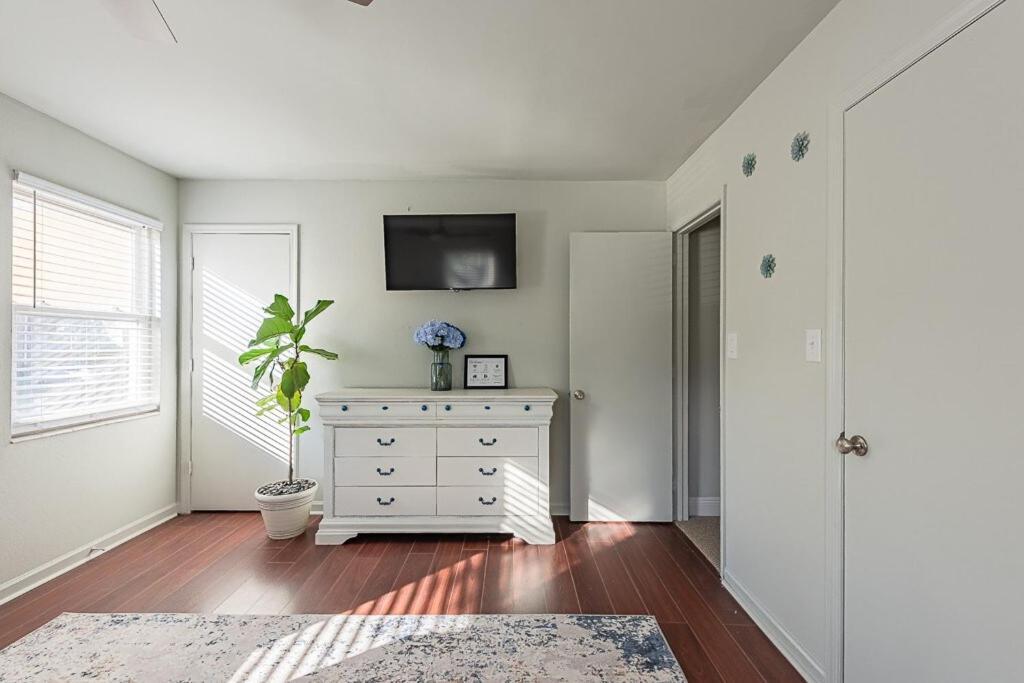 Elegant Townhome Retreat With King Bed Near I-10, Capitol, Fsu & Famu Tallahassee Bagian luar foto