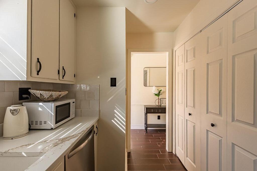 Elegant Townhome Retreat With King Bed Near I-10, Capitol, Fsu & Famu Tallahassee Bagian luar foto