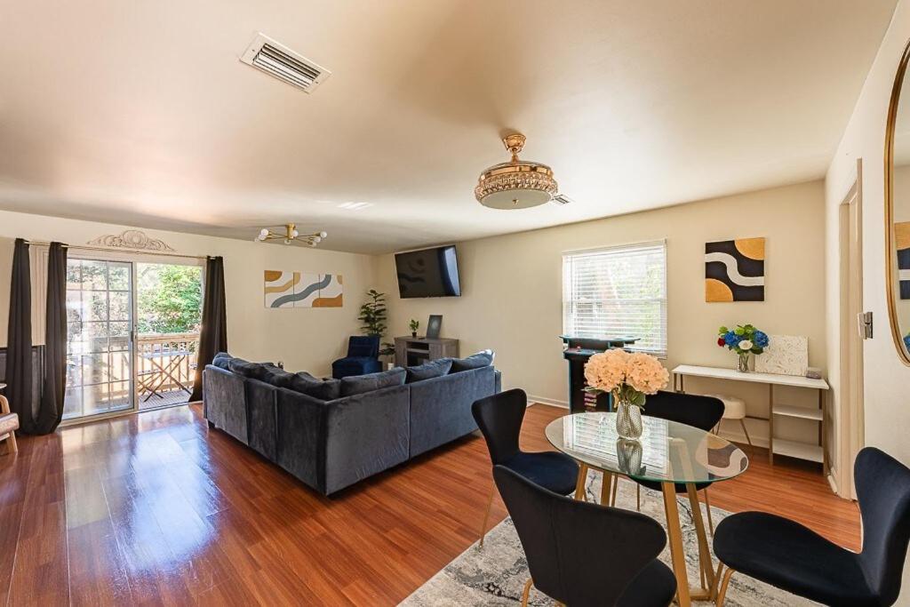 Elegant Townhome Retreat With King Bed Near I-10, Capitol, Fsu & Famu Tallahassee Bagian luar foto