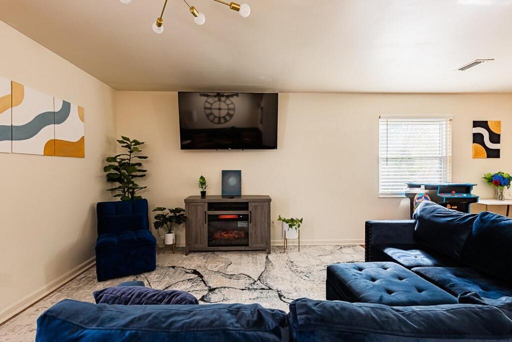 Elegant Townhome Retreat With King Bed Near I-10, Capitol, Fsu & Famu Tallahassee Bagian luar foto
